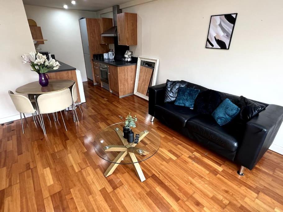 Entire Flat, 2 Bedroom & 2 Bathrooms In Birmingham Dış mekan fotoğraf